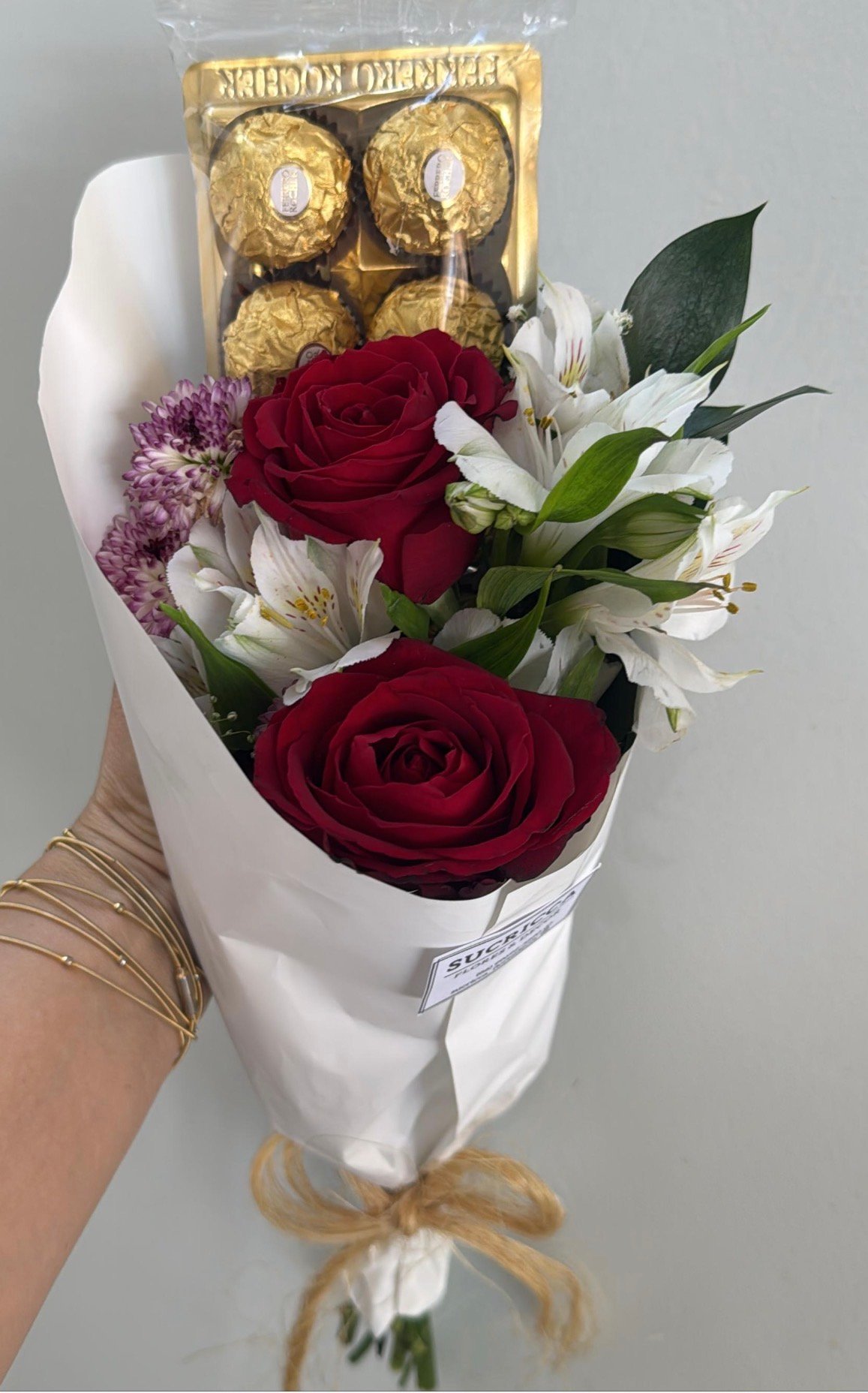Foto do produto Ramalhete 2 rosas e Ferrero 8 uni